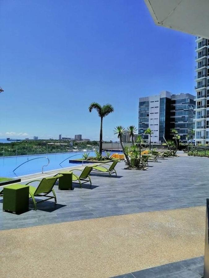 Mactan Newtown Beach Condo Мактан Екстер'єр фото